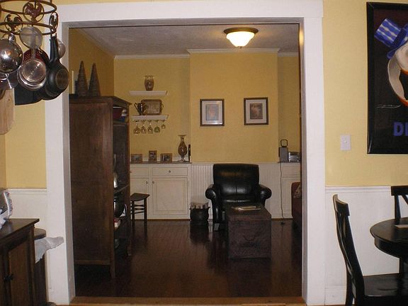 5th image of 1115 E 36th St