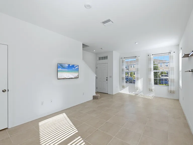 6135 Fairmont Ln — Photo 9