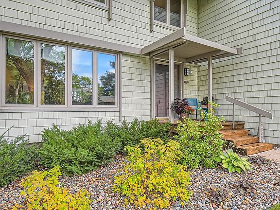 2nd image of 1059 Madeira Ave