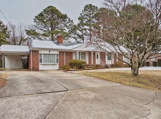 123 Laura Ln, Yorktown, VA 23692