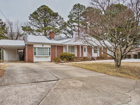 123 Laura Ln, Yorktown, VA 23692