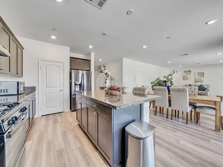 6599 Bryce Canyon Ct — Photo 14