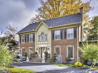 17809 Lake Rd, Lakewood, OH