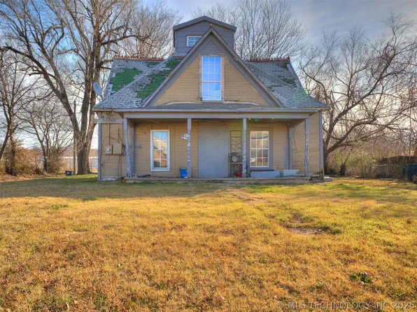 225 N Delaware Ave, Coweta, OK 74429