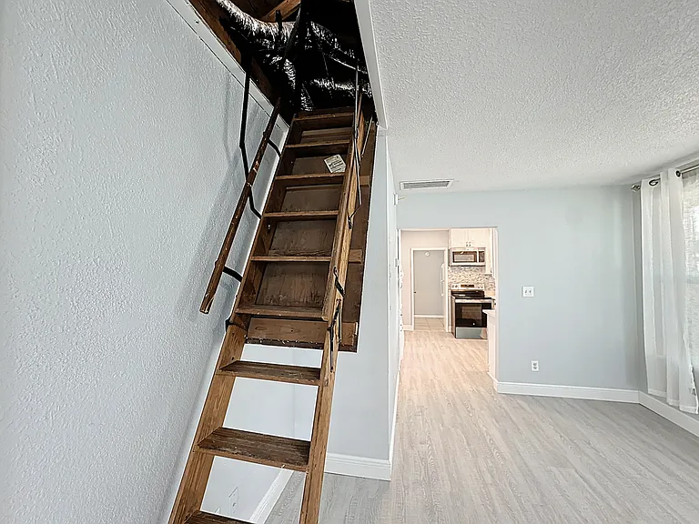 1600 Roosevelt Ave — Photo 27
