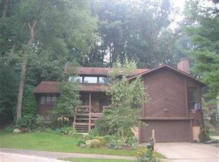 550 Shady Ledge Dr, Akron, OH 44313