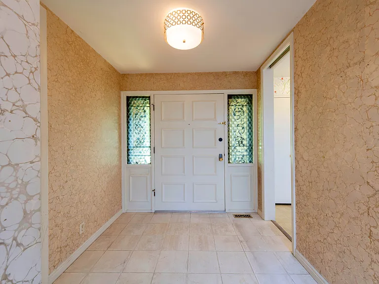 1038 S Oak Hills Way — Photo 11