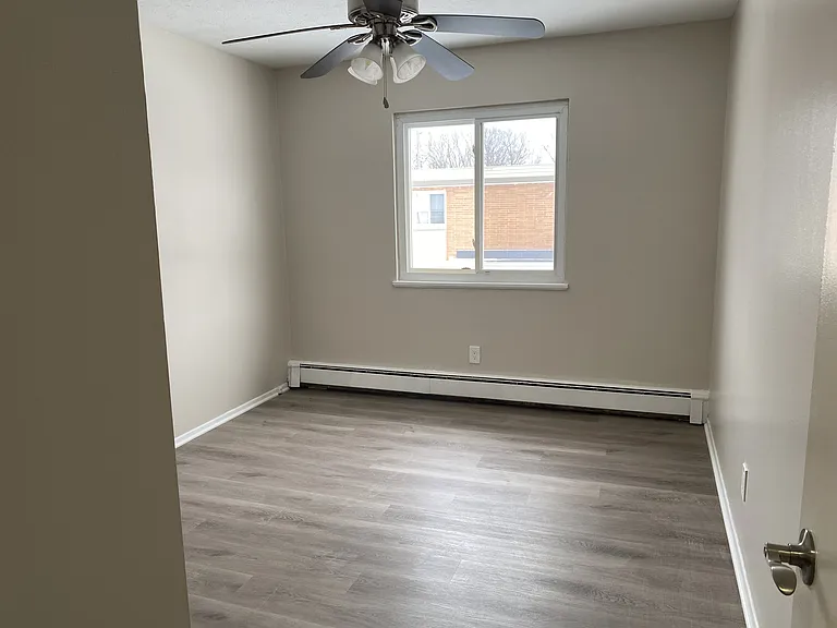 Cedarwood Estates Apartments — Photo 16