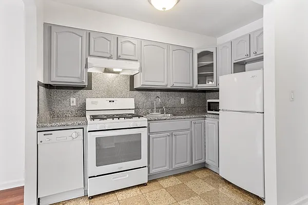 Rented by Corcoran | media 6