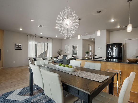 5th image of 216 Aliso Dr SE