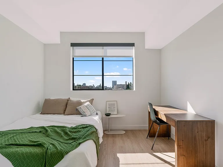 426 N Alexandria Ave — Photo 7