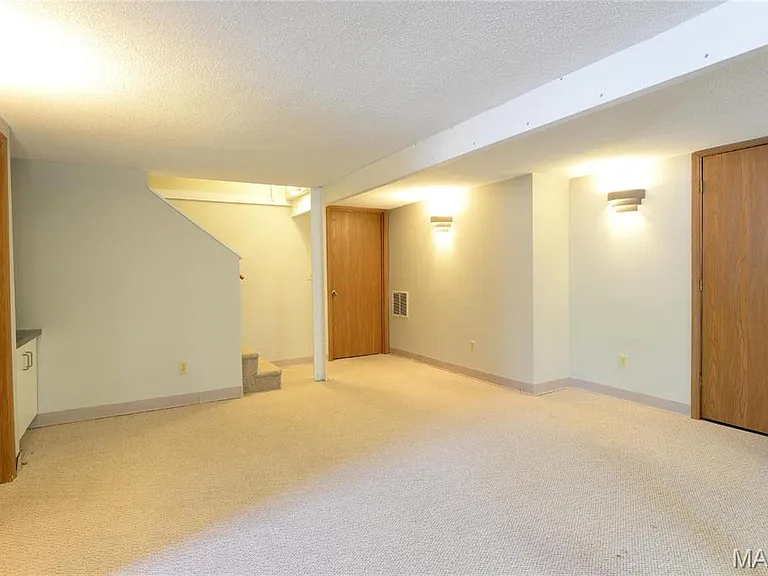 8045 Watkins Dr — Photo 43