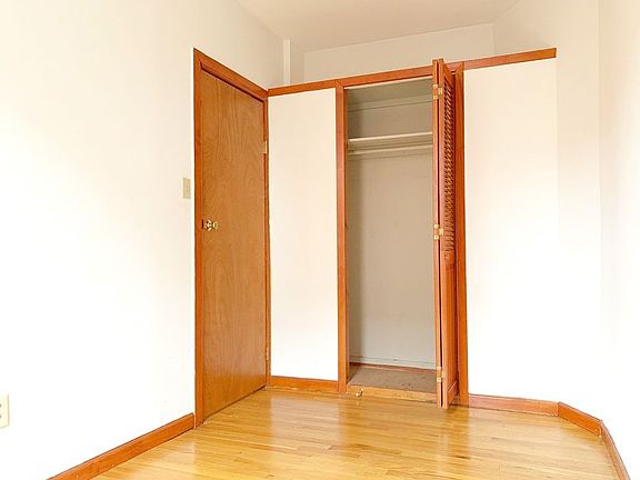 4th image of 327 Bedford Ave APT 5C
