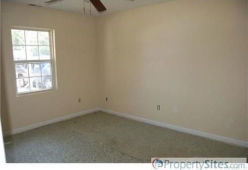4th image of 805 W Waddell St