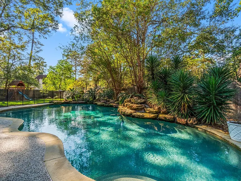 7 Elwood Hills Ct — Photo 49