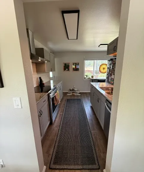 L-shaped galley kitchen.