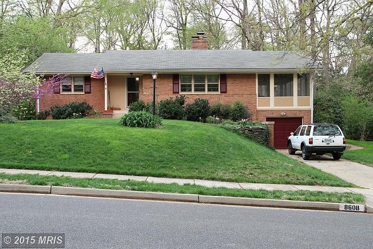 1st image of 8608 W Boulevard Dr
