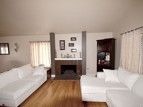 2nd image of 25913 Fir Ave