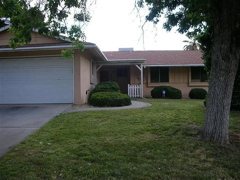 4213 Sloan Dr photo 1