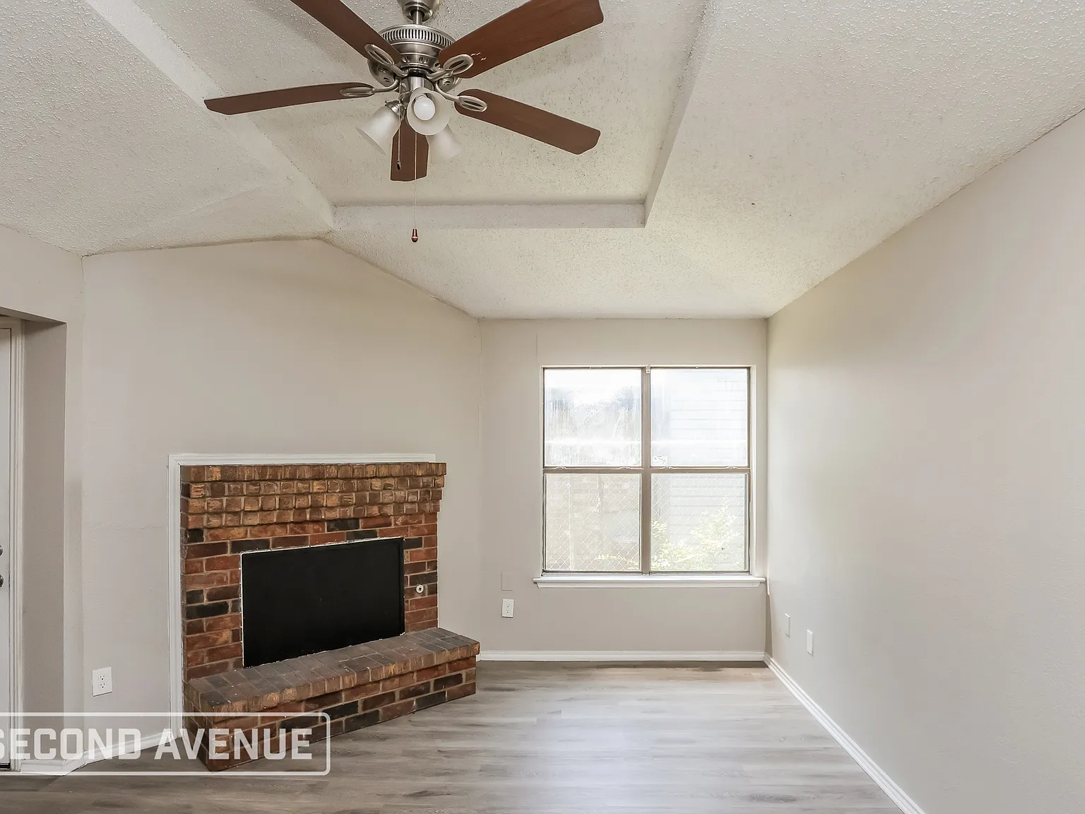 3 bed, 2.0 bath, 1422 sqft, $1,750 — Photo 4