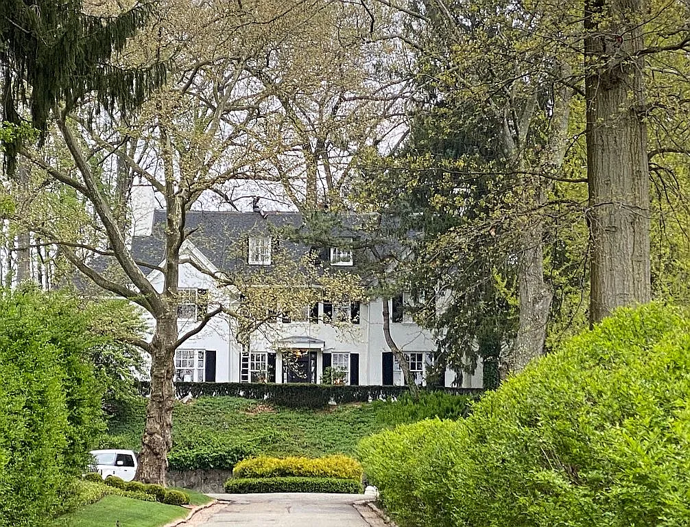 426 Woodland Rd photo 1
