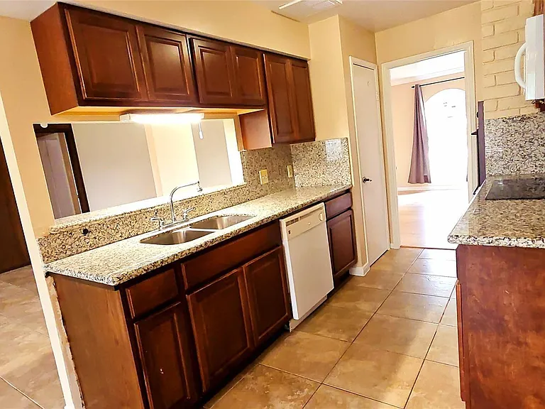 6719 McCullum Rd — Photo 3