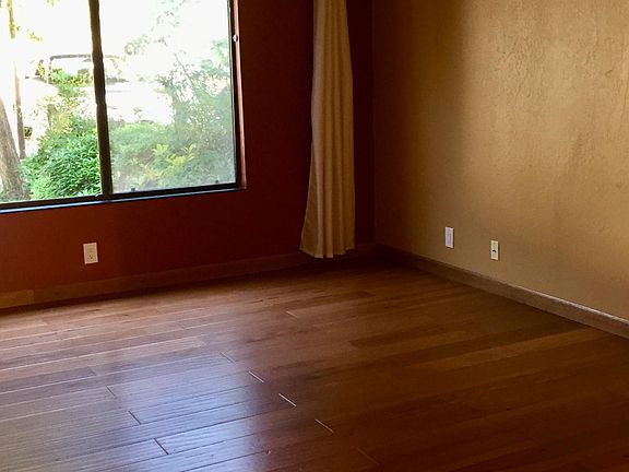 3rd image of 505 Del Valle Cir #505
