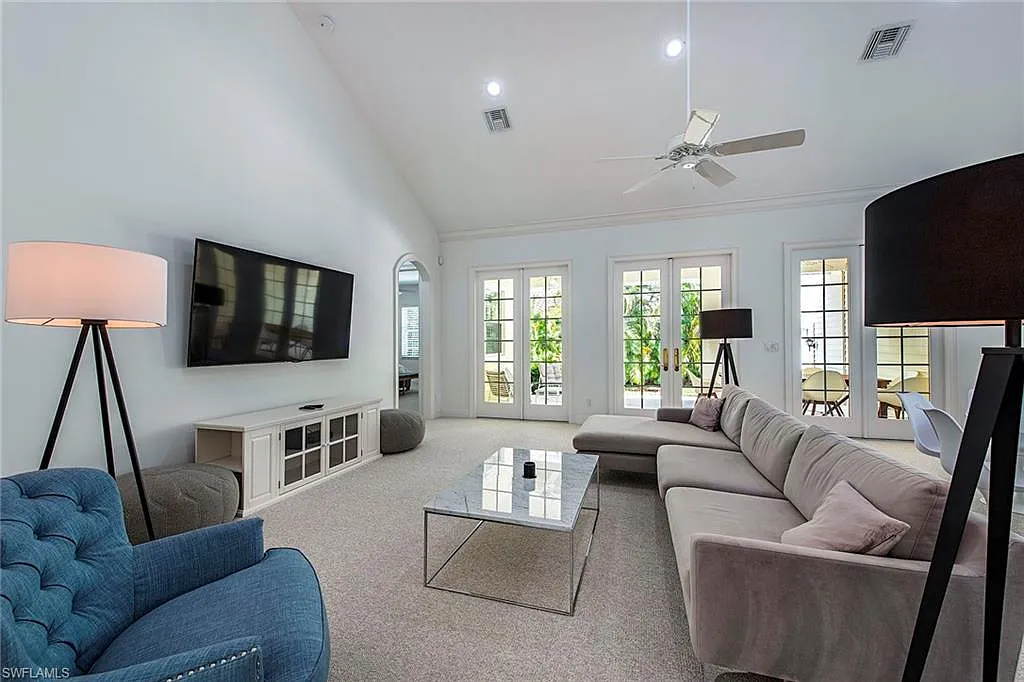 3 bed, 2.0 bath, 2358 sqft, $30,000 — Photo 2