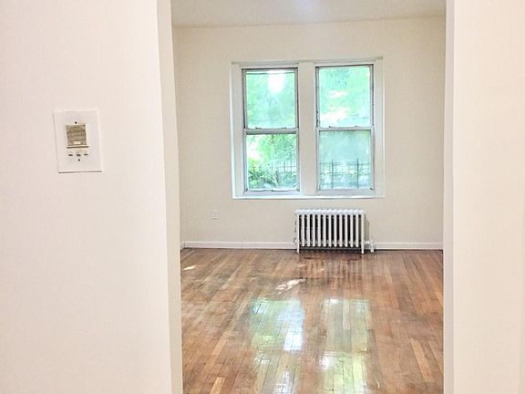 3rd image of 3620 Parsons Blvd #6