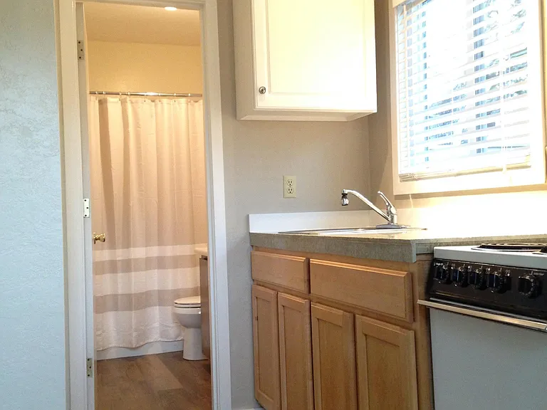 720B NW 17th St — Photo 2