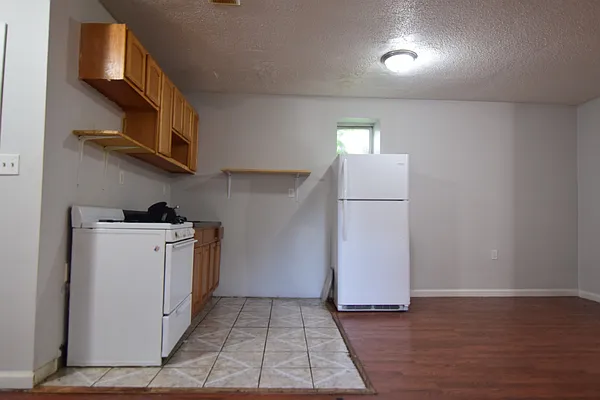 Rented by Safdie Realty Group | media 2