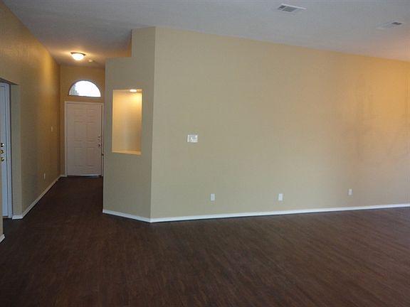 2nd image of 218 Chesterfield Cir