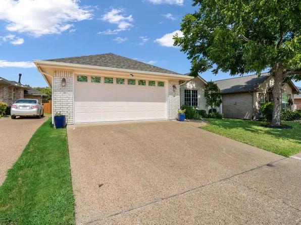 210 Bluebonnet Ln, Waxahachie, TX 75165