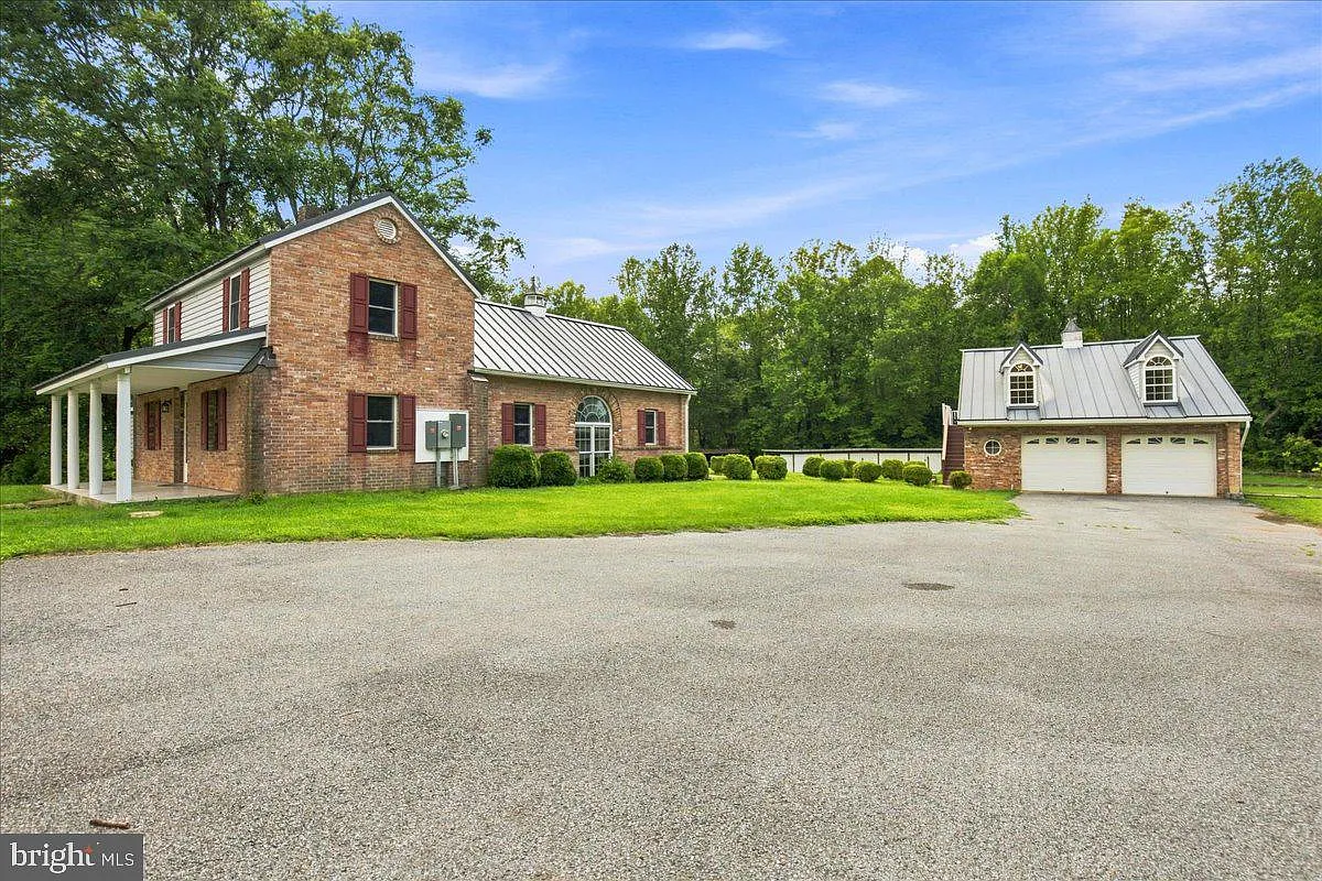 3 bed, 2383 sqft, $2,650 — Photo 4