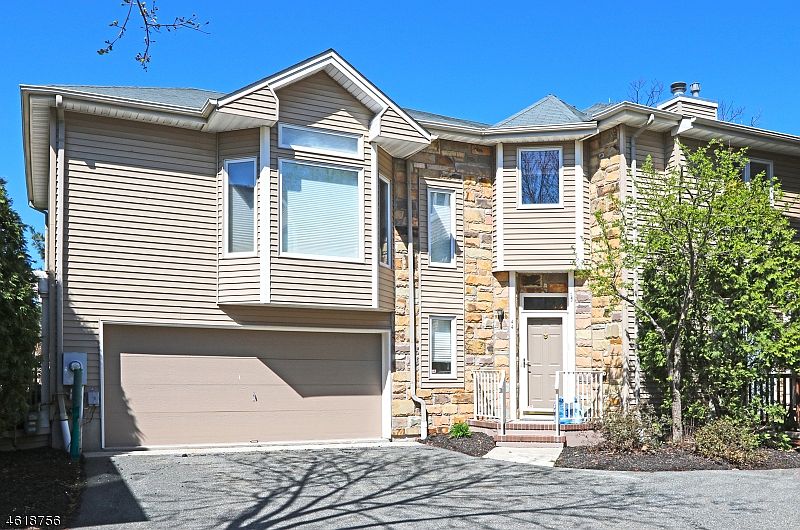 1st image of 44 Clarken Dr