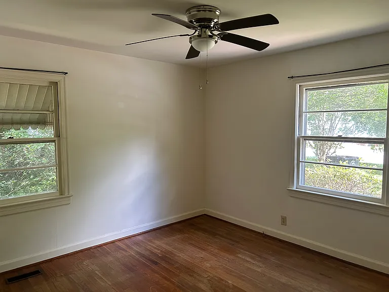 506 Westchester Dr — Photo 4