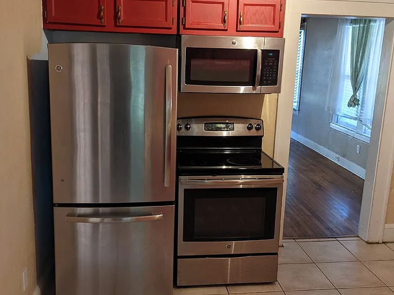 1211 Hollywood Ave — Photo 2