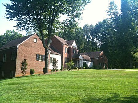 1st image of 219 Howard Dr