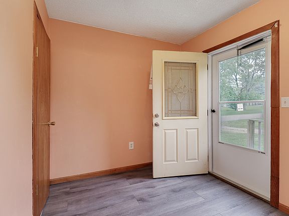 4th image of 301 N Maltby St
