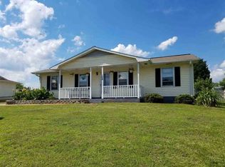 108 Strawberry Dr, Inman, SC 29349