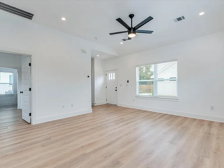525 S Main St — Photo 5