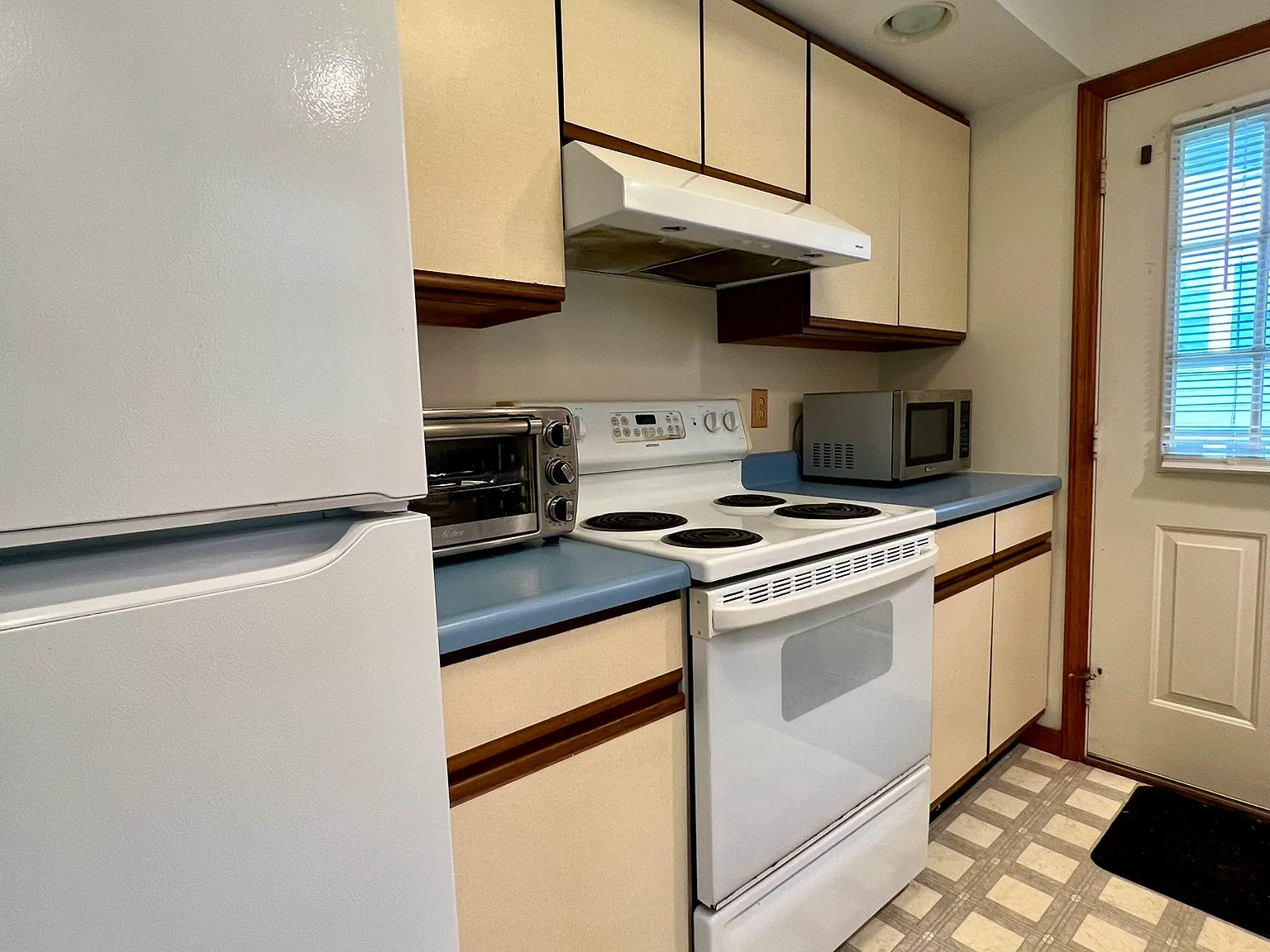 2 bed, 950 sqft, $1,900 — Photo 3