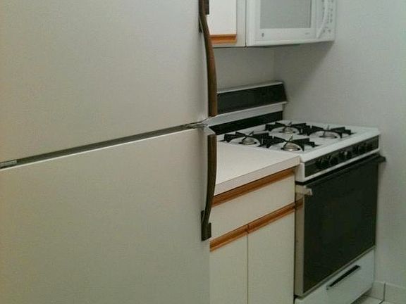 3rd image of 200 E 87th St APT 17K