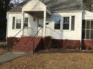 412 6th St, Blackstone, VA 23824