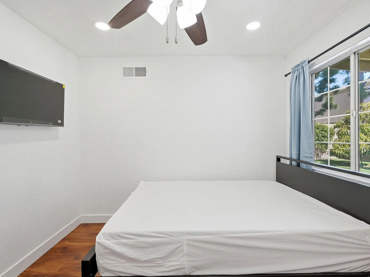 4 bed, 3.0 bath, 2003 sqft, $1,044 — Photo 4