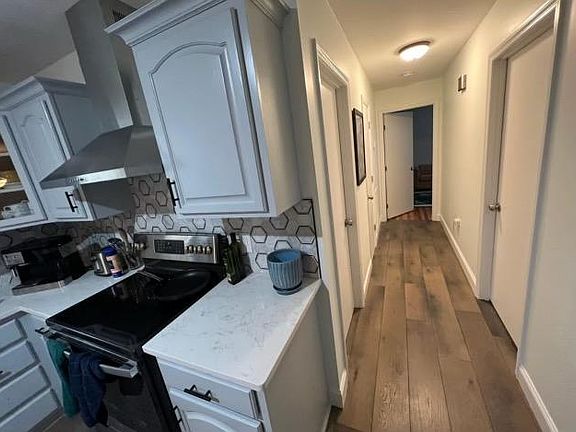 3rd image of 54 Carolyn Ln