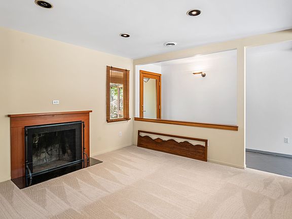 4th image of 497 Washington Ct