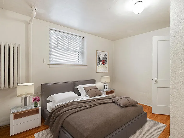 Corona Court Apartments — Photo 7