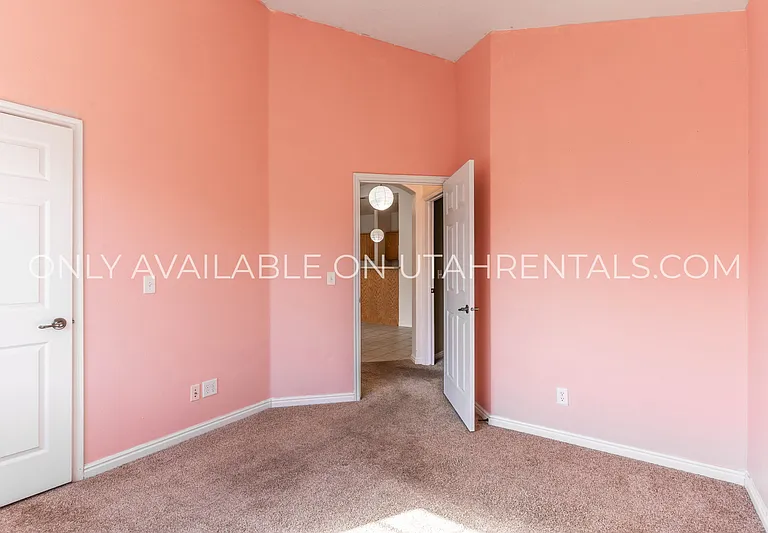 1508 W 110 N — Photo 14