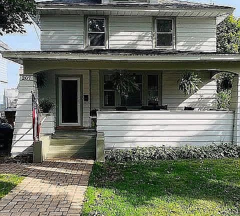 1st image of 207 E Park St